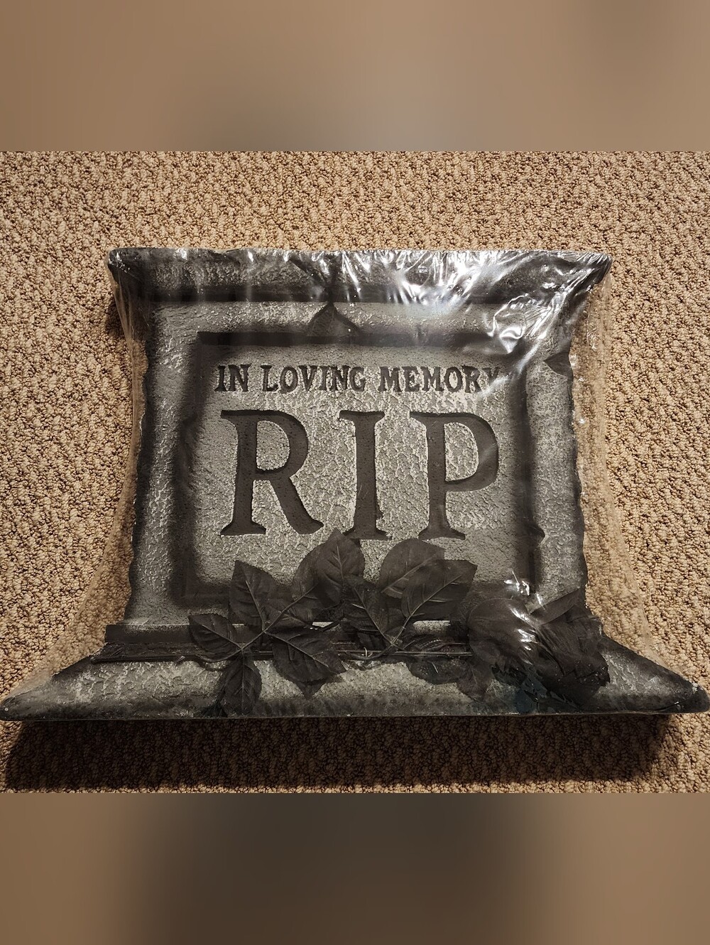 Strobe Lighted 🪦Tombstone "RIP" Black/grey styrofoam, rose, battery Powered NEW